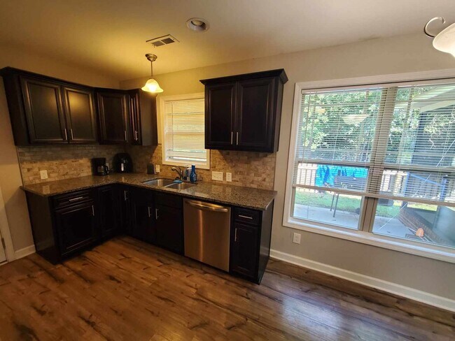 Building Photo - 4 bedroom available for move in August 1st...