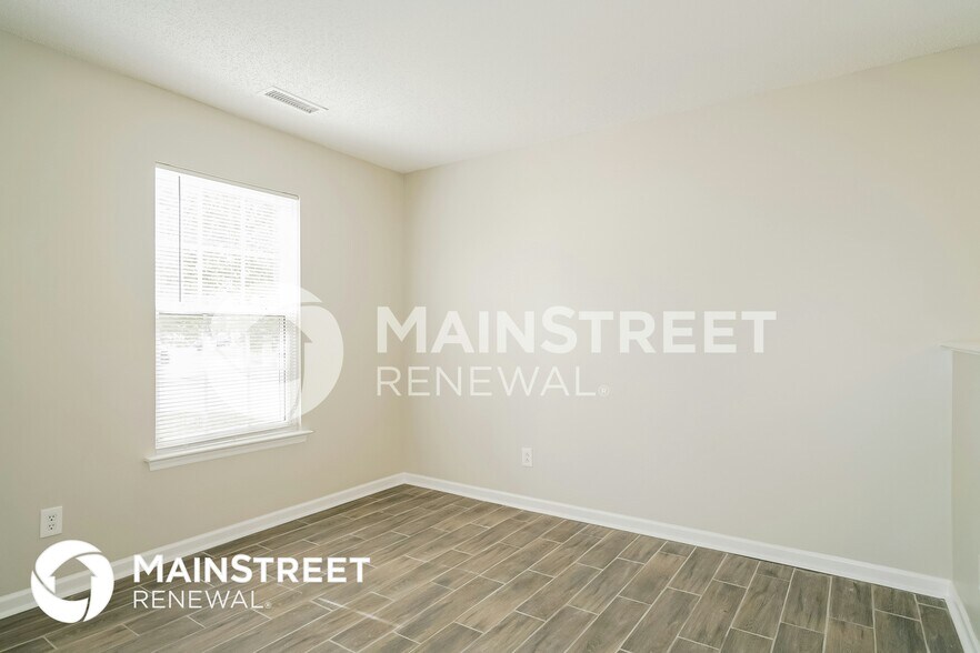 Building Photo - 3603 Thornwood Dr