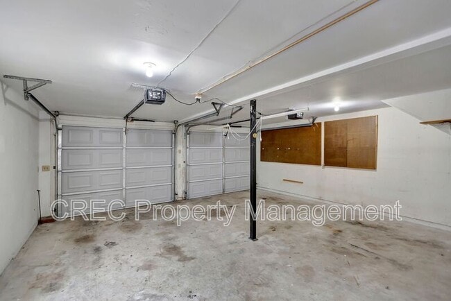 Building Photo - 700 Cluster Pines Rd