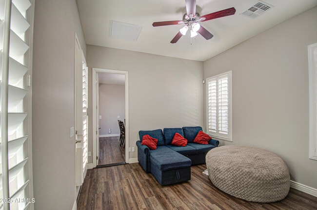 Building Photo - 3016 N Glenview