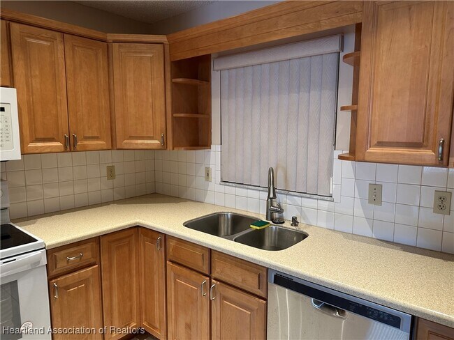 Building Photo - 4433 Sebring Ave