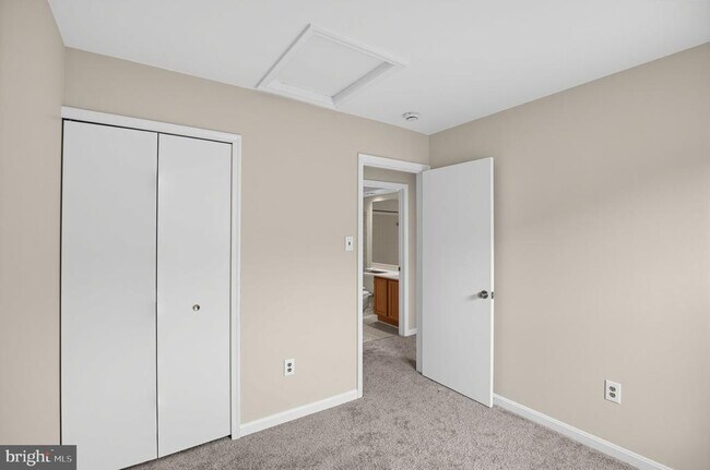 Building Photo - 502 Meadowmist Way