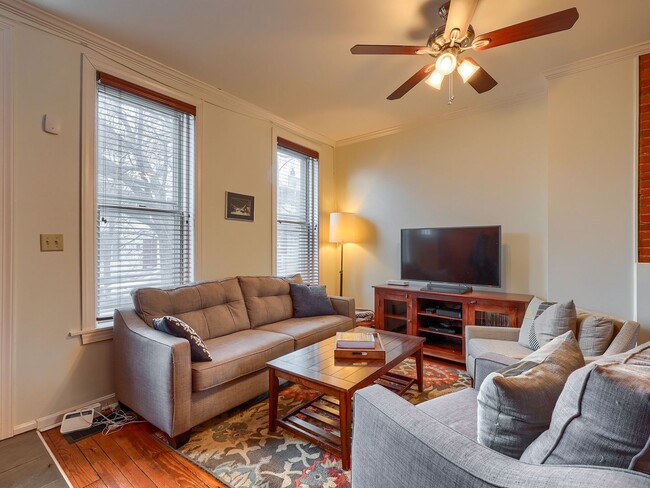 Building Photo - 207 Calder St