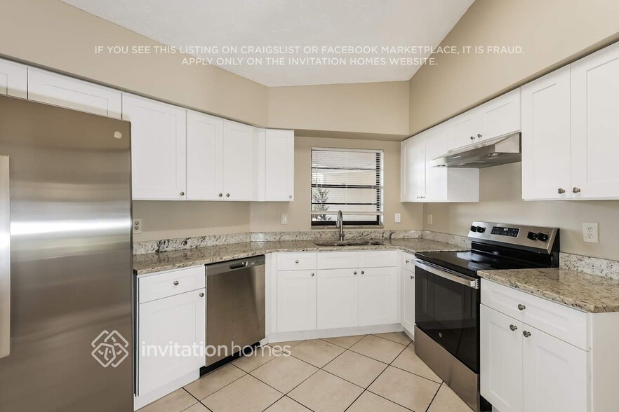 Building Photo - 1726 Lk Crst Ave