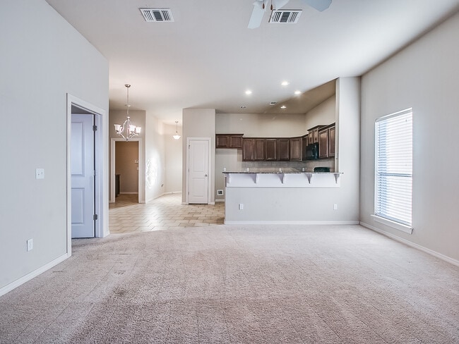 Building Photo - 4 Bedrooms/2 Baths/3Car - Deer Creek Schools - Gated Community of North Roselake Villas