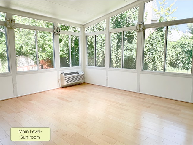 Building Photo - 8017 Showcase Ln