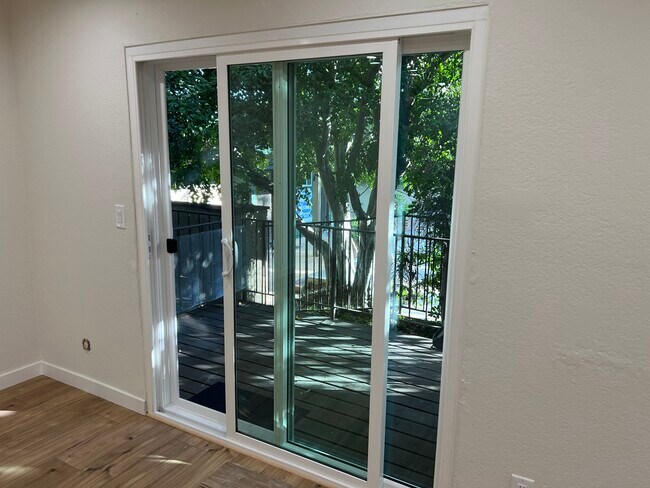 Balcony sliding door - 7439 Woodman Ave