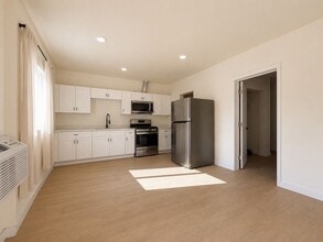Building Photo - 6819 N Figueroa St