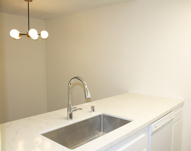 Building Photo - 4900 Overland Ave