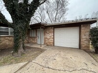 Building Photo - Lovely  2Bed/2Bath Duplex!