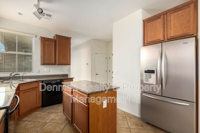 Building Photo - 4262 E Carla Vista Dr