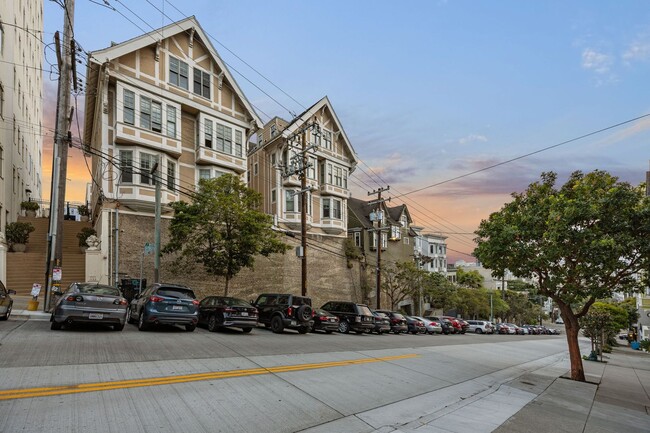 Building Photo - 1123 Green St