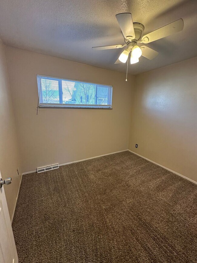 Building Photo - KM1517