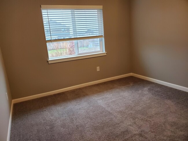 Building Photo - 6909 Delaney Ln NE