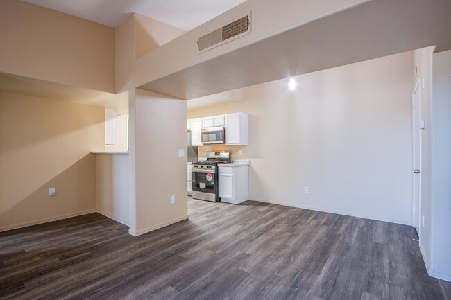 Building Photo - 7885 W Flamingo Rd