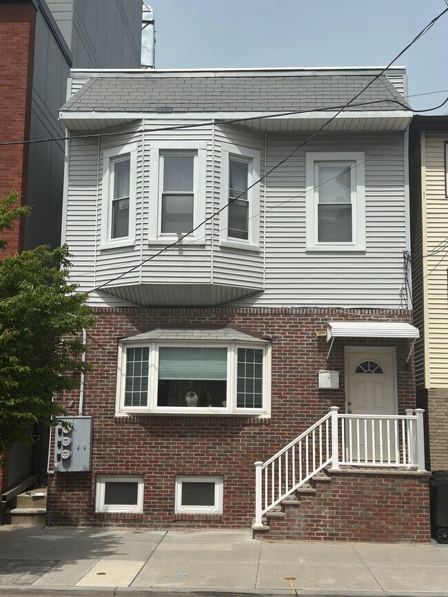 Primary Photo - 265 Cambridge Ave