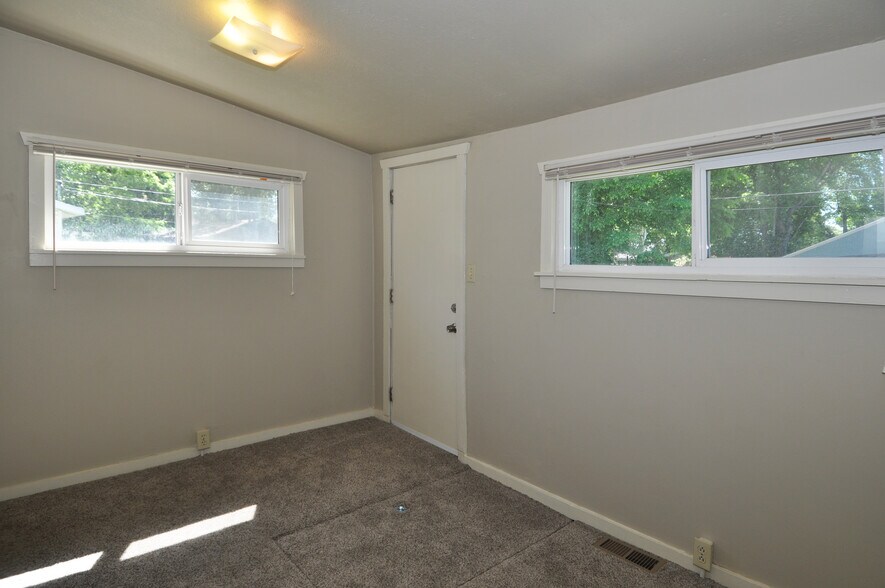 Building Photo - 155 W Paxton Ave