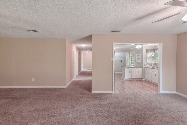 Building Photo - 4410 Goshen Lake Dr S