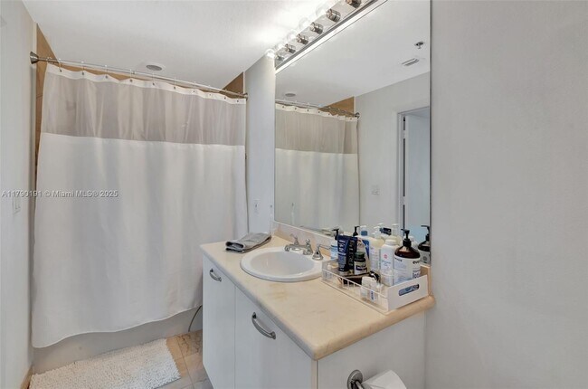 Building Photo - 6515 Collins Ave