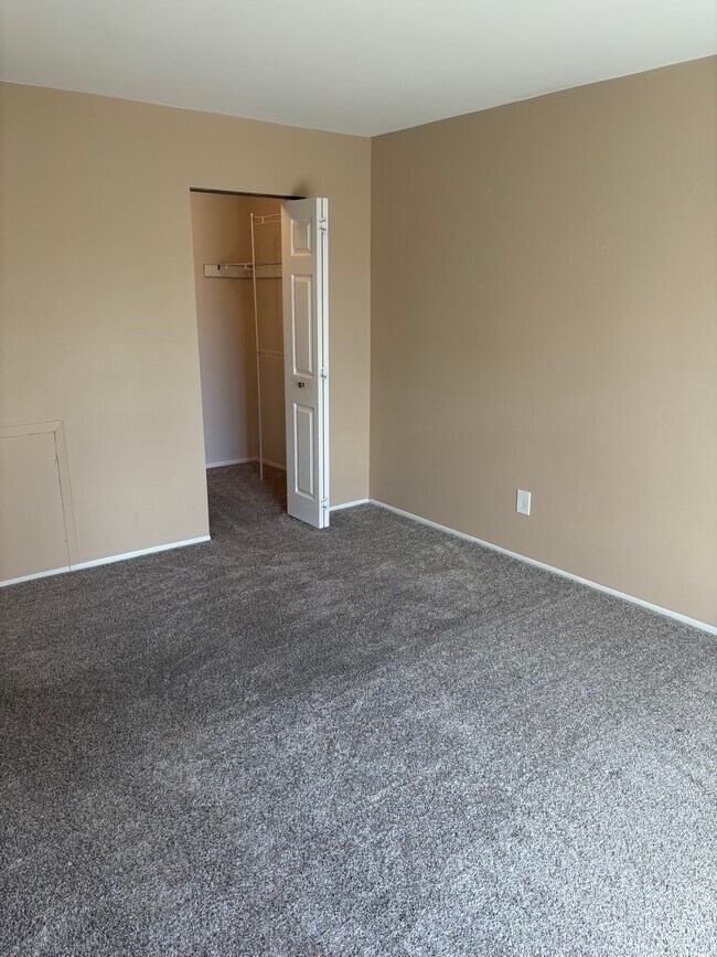 Building Photo - 22020 Indian Creek Dr
