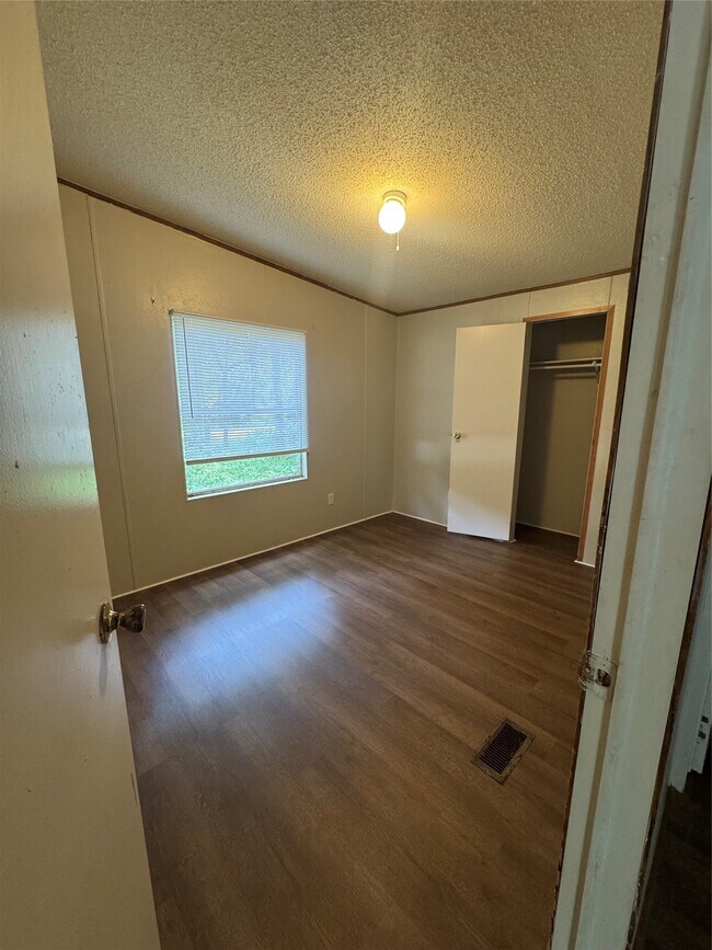 Building Photo - 15240 Paradise Cove Dr