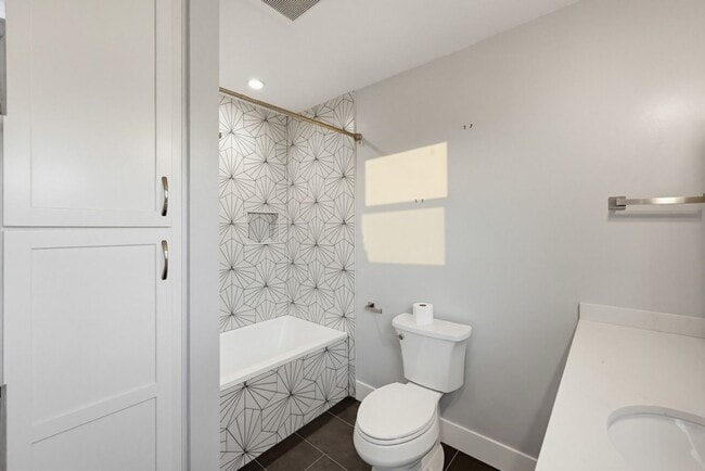 Building Photo - 3 Bedroom Home with Ocean Views in Point Loma