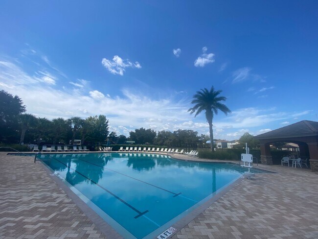 Building Photo - 5 BEDROOM HOUSE WITH PRIVATE POOL AND LAKE...