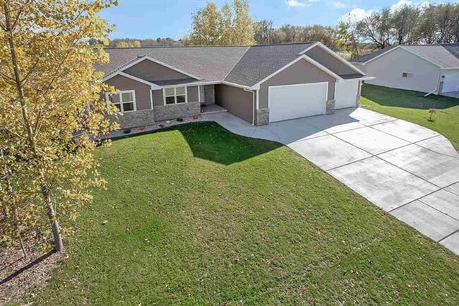 Building Photo - ***COMING SOON*** LAWNCARE INCLUDED! - 3 Bed 2 Bath Ranch Single Family Home