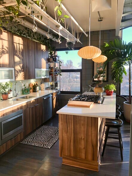 Building Photo - 360 W 300 S