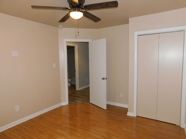 Building Photo - REMODLED