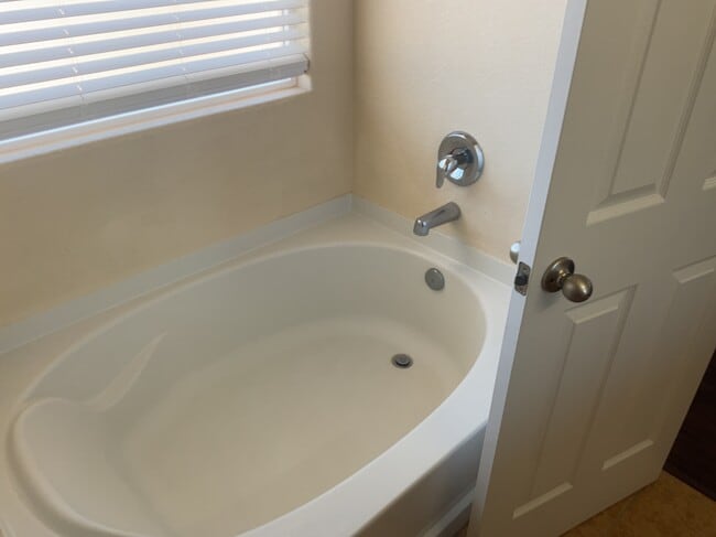 Building Photo - 3635 Buckskin Loop NE