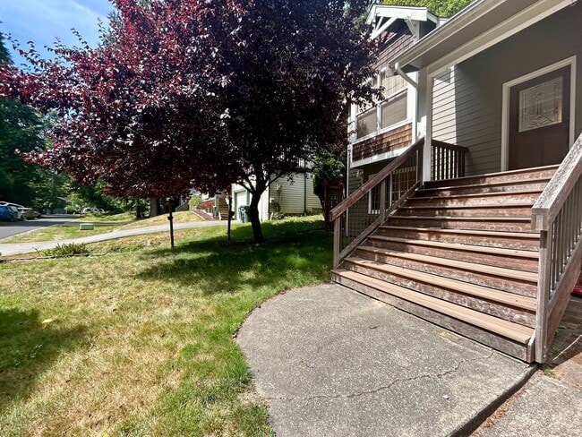 Building Photo - 14 Yearling Pl