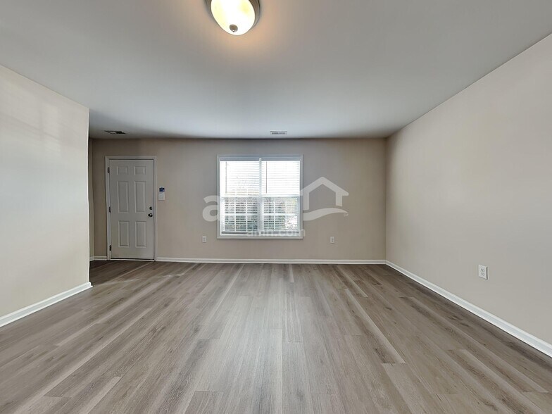 Building Photo - 47 Wolf Creek Ln