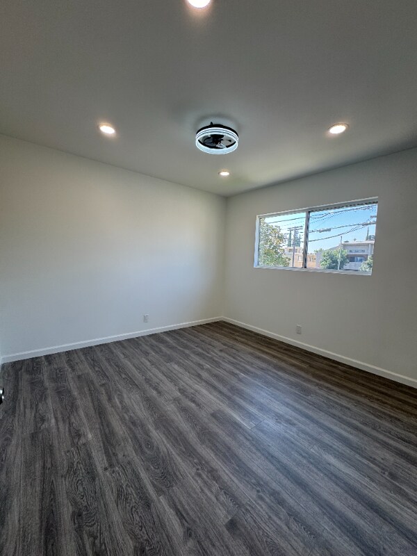 Building Photo - 15029 Burbank Blvd