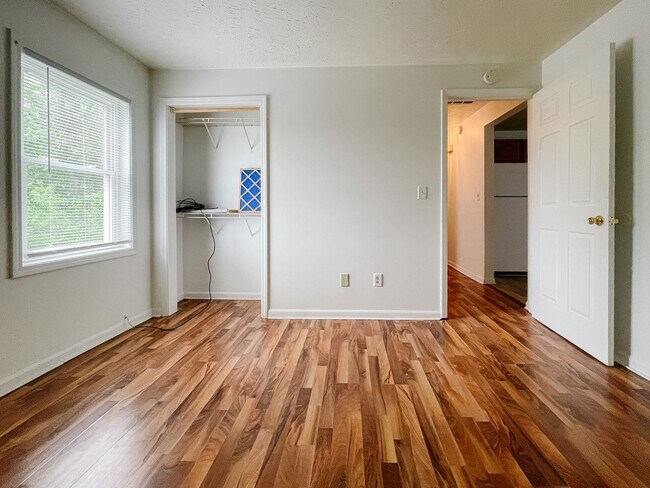 Building Photo - 114 E 8th St