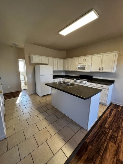 Kitchen - 275 Dale Ln