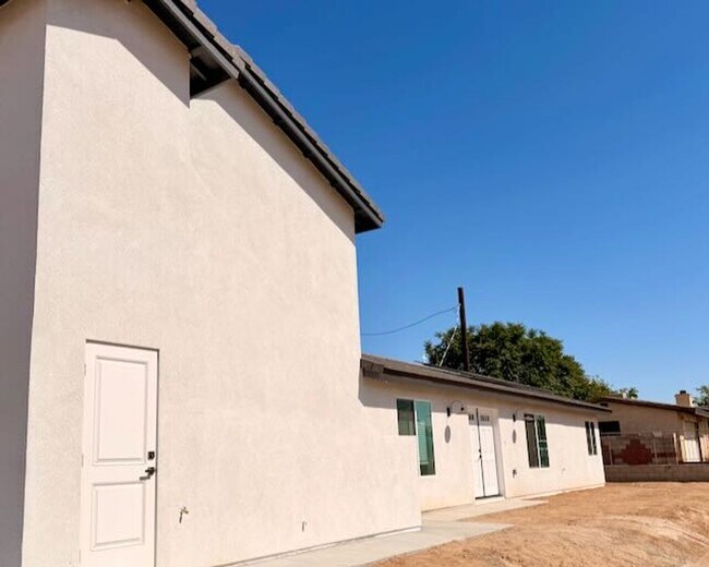 Building Photo - Live Oak Hesperia