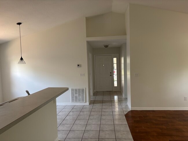 Building Photo - 505 16th Ave