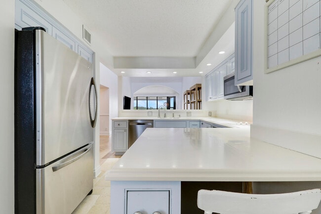 Building Photo - 543 Bay Colony Dr N