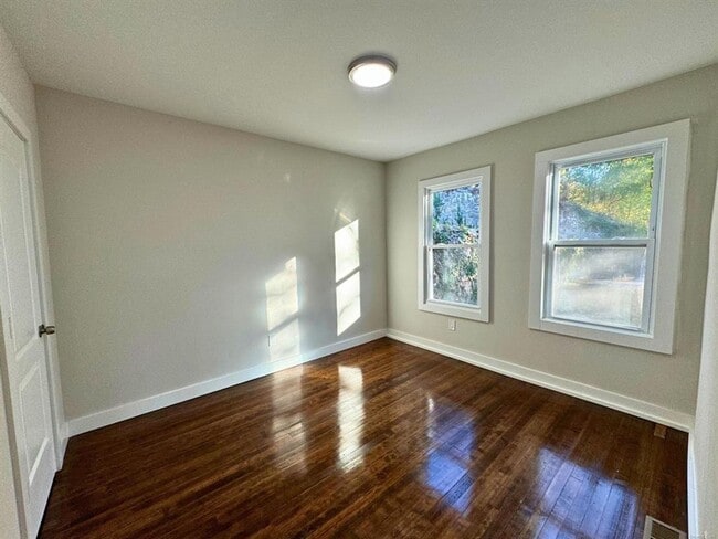 Building Photo - Single Family House in Derby- 3 Bed 2 bath