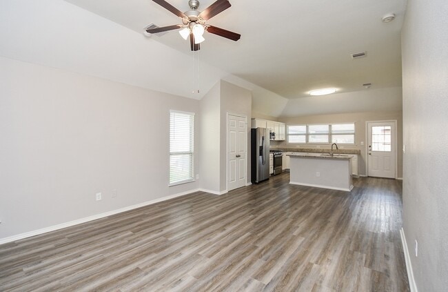 Building Photo - 946 Oak Falls Dr