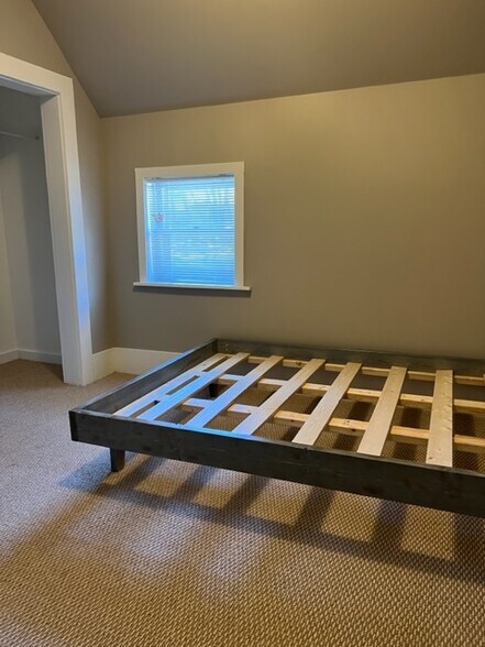 Building Photo - 303 Garnet St