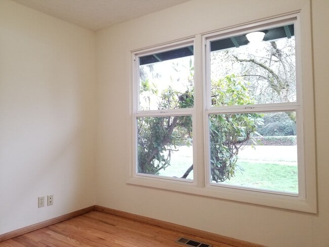 Building Photo - Cedar Hills Home on Large Lot with Fenced Backyard!!!