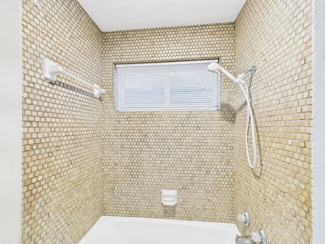 Building Photo - 7610 Hopewell Ln