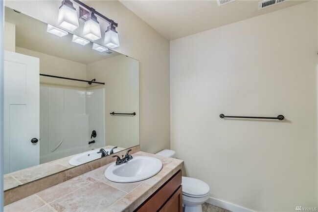 Building Photo - 4Bd/2.5Ba Lynnwood House