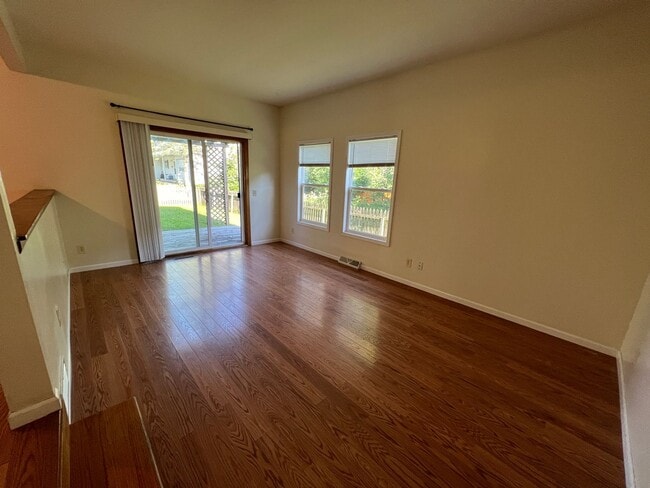 Building Photo - Private garage, driveway, and fenced yard? Yes, please!
