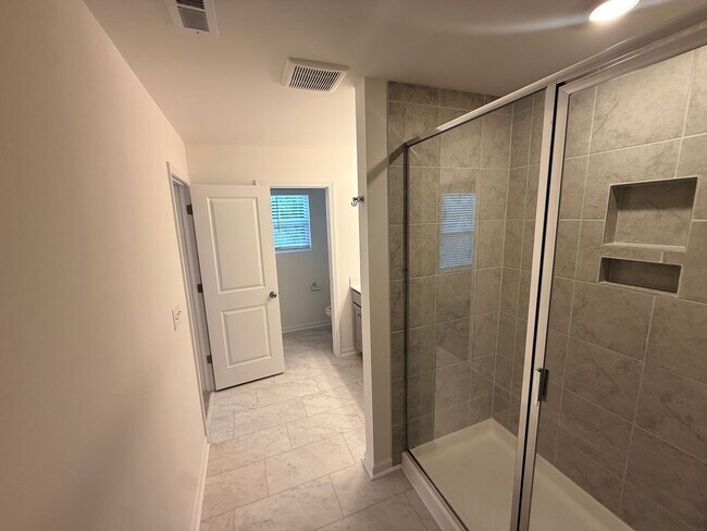 Building Photo - Brand New Townhome in Highland Creek Area!