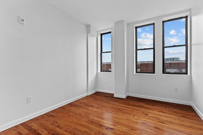 Building Photo - 280 Essex St