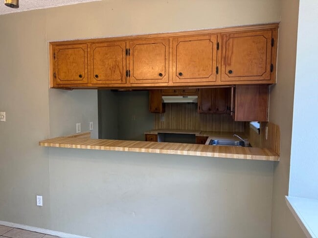 Building Photo - 2029 Mynah Ave