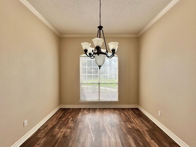 Building Photo - Stunning 3-Bedroom Home in Prime South Tyl...